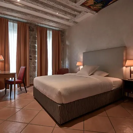 D'alleves Hotel