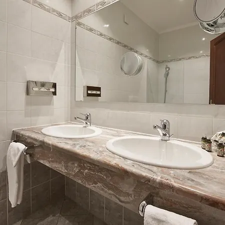 D'alleves Hotel 4*