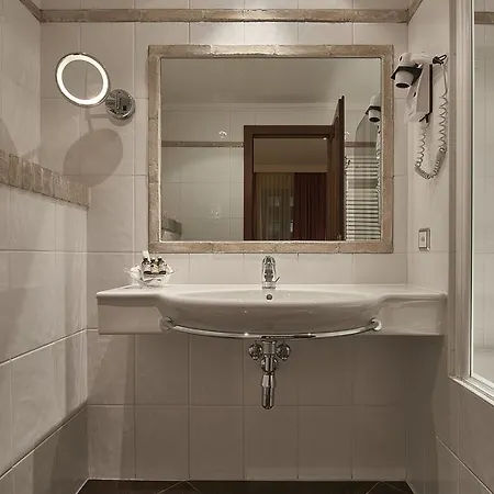 D'alleves Hotel 4*